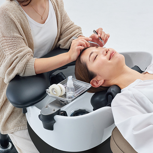 取り付けるだけでアイラッシュ施術を実現